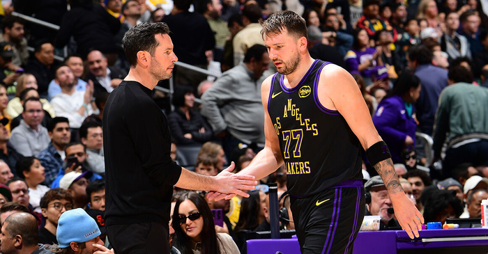 雷迪克：东契奇就像一台全速运转的引擎 热衷在场上创造机会|湖人|投篮|JJ-雷迪克|芝加哥公牛队|洛杉矶湖人队_新浪体育_新浪新闻