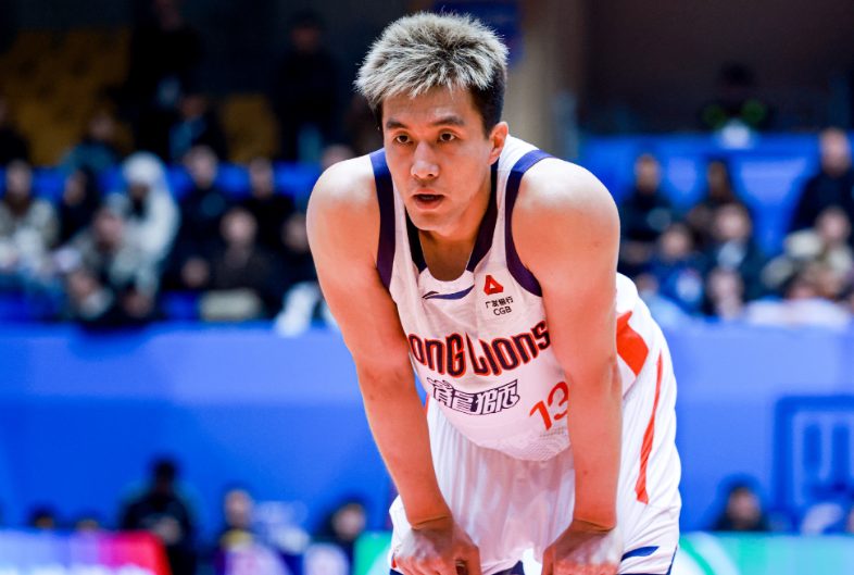 开云中国-赵嘉义丢绝杀！郭艾伦19分广州险胜青岛获3连胜 徐昕13+10